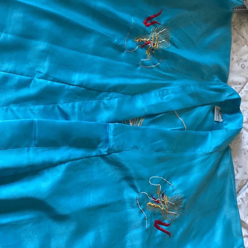 Robe - Picture 4 of 5